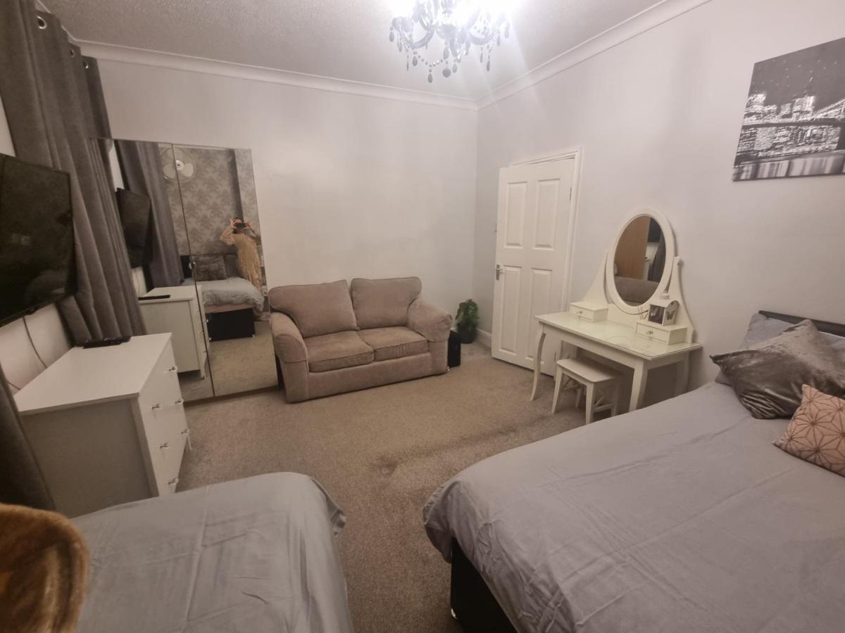 Private Luxury Double Room In Cardiff Exterior photo