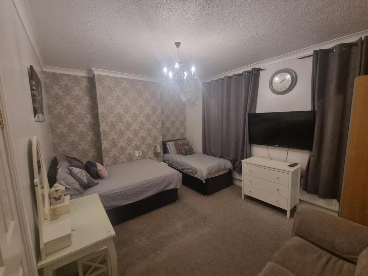 Private Luxury Double Room In Cardiff Exterior photo