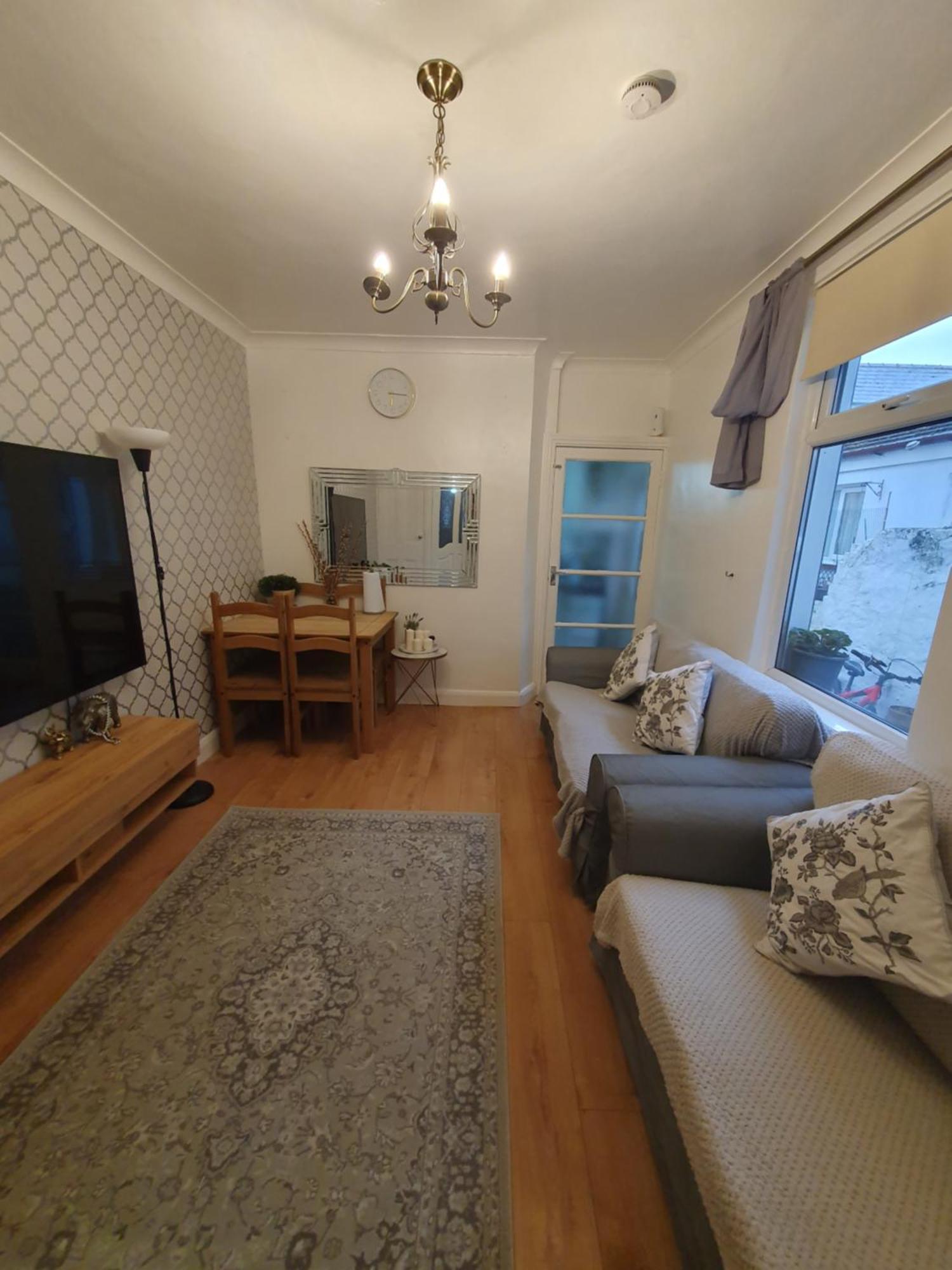 Private Luxury Double Room In Cardiff Exterior photo